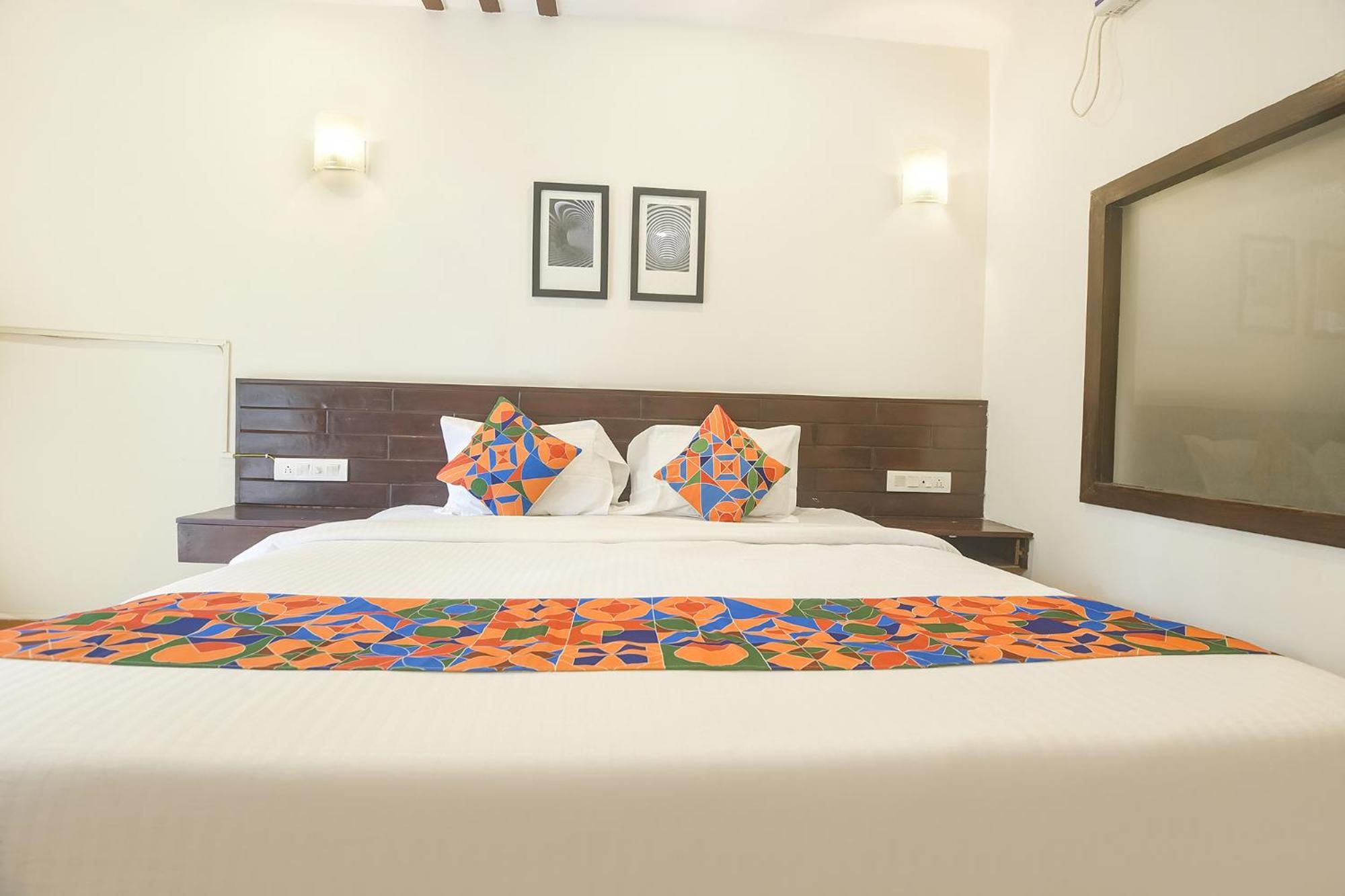 Fabhotel La Volga - Nr Morjim Beach Luaran gambar
