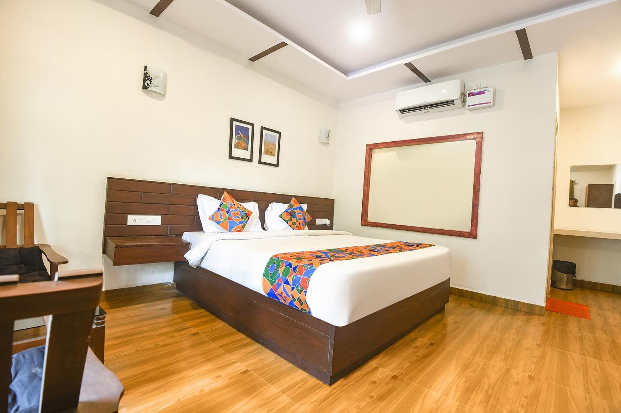 Fabhotel La Volga - Nr Morjim Beach Luaran gambar