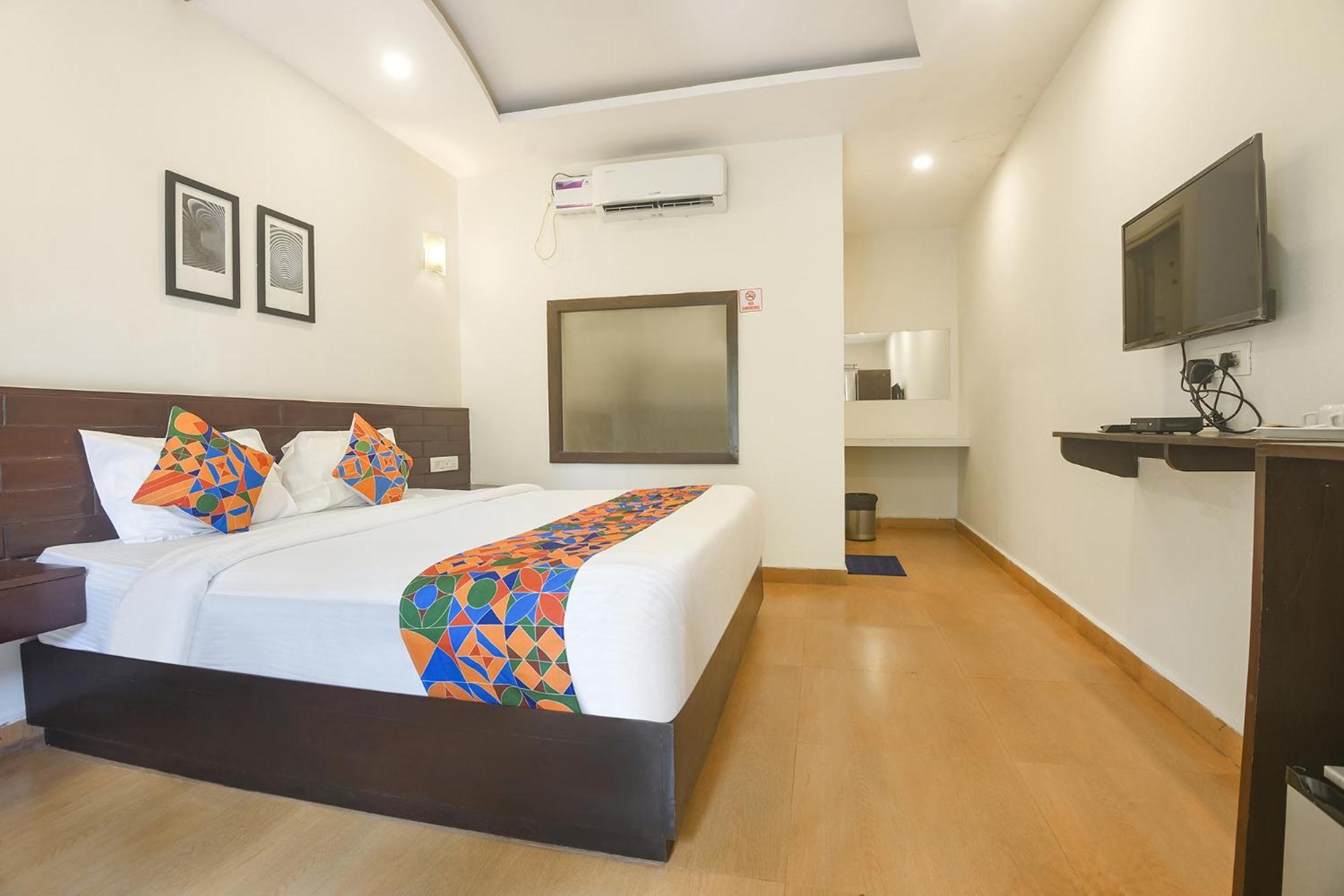Fabhotel La Volga - Nr Morjim Beach Luaran gambar