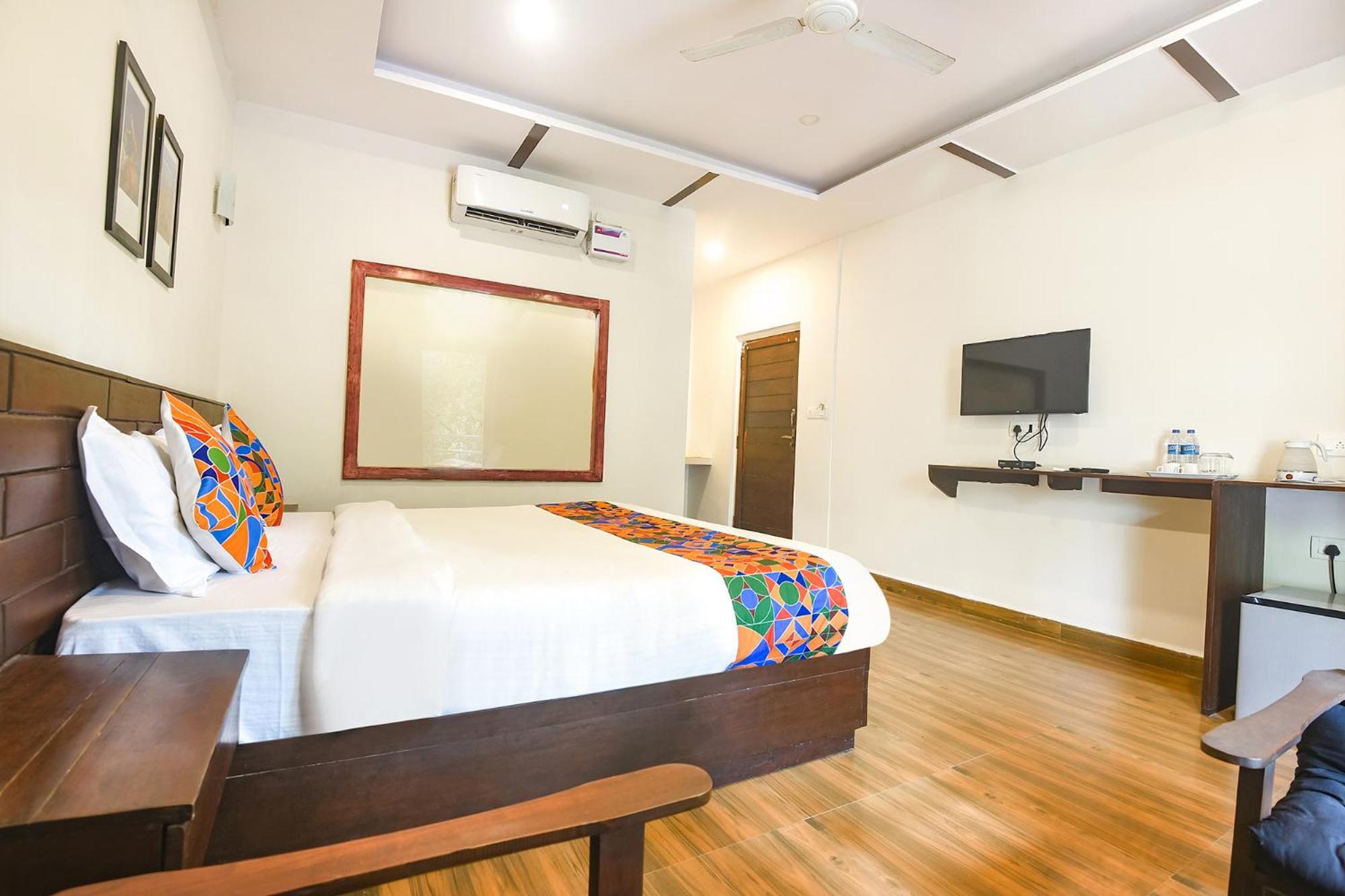 Fabhotel La Volga - Nr Morjim Beach Luaran gambar