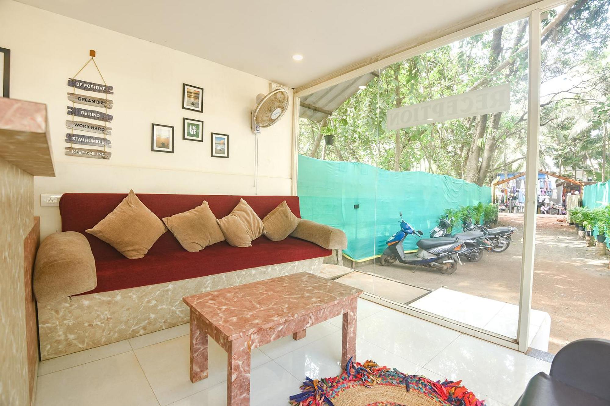 Fabhotel La Volga - Nr Morjim Beach Luaran gambar