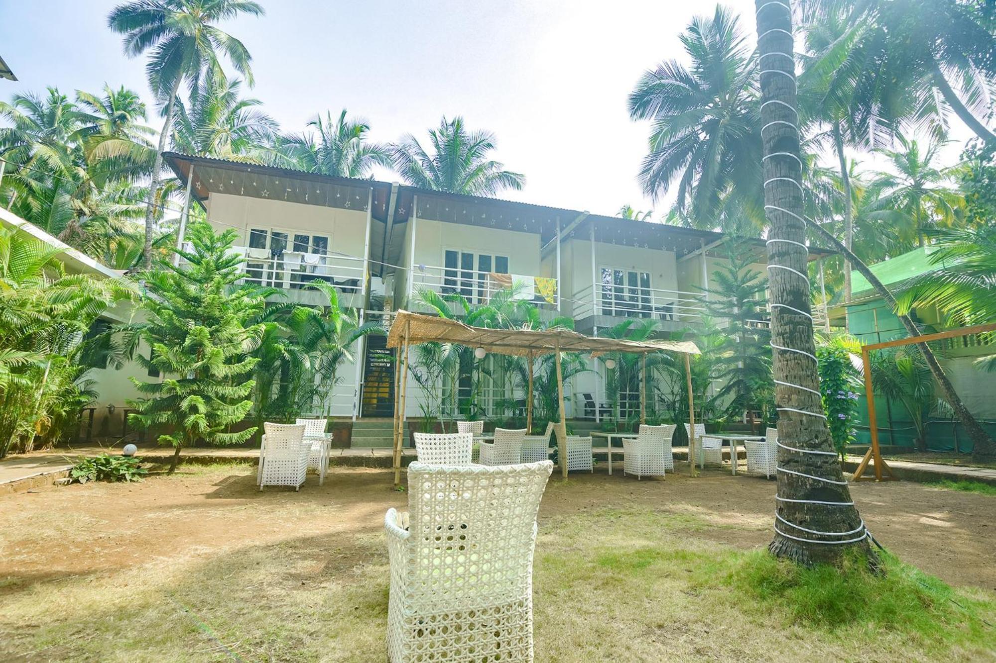 Fabhotel La Volga - Nr Morjim Beach Luaran gambar