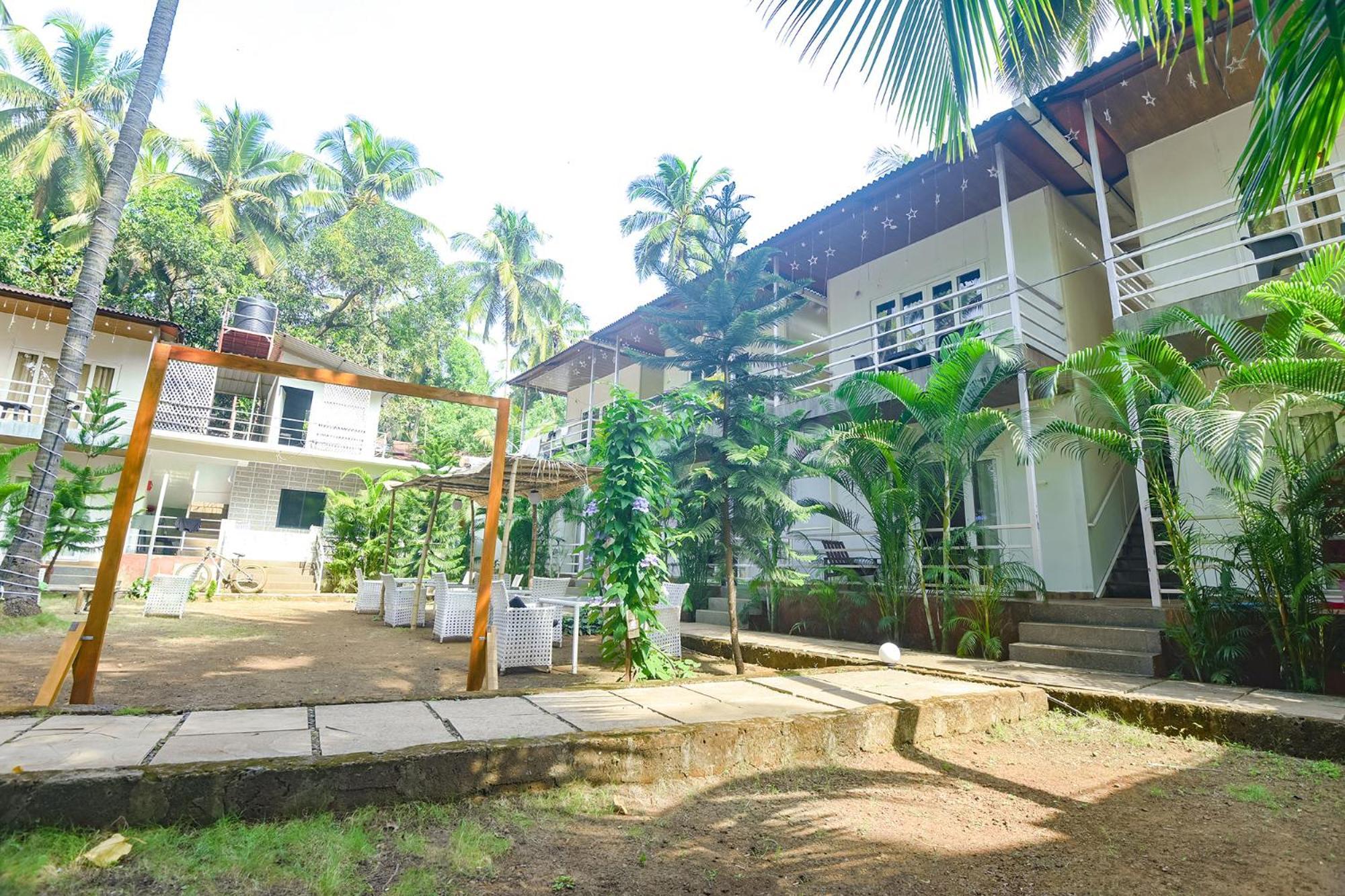 Fabhotel La Volga - Nr Morjim Beach Luaran gambar