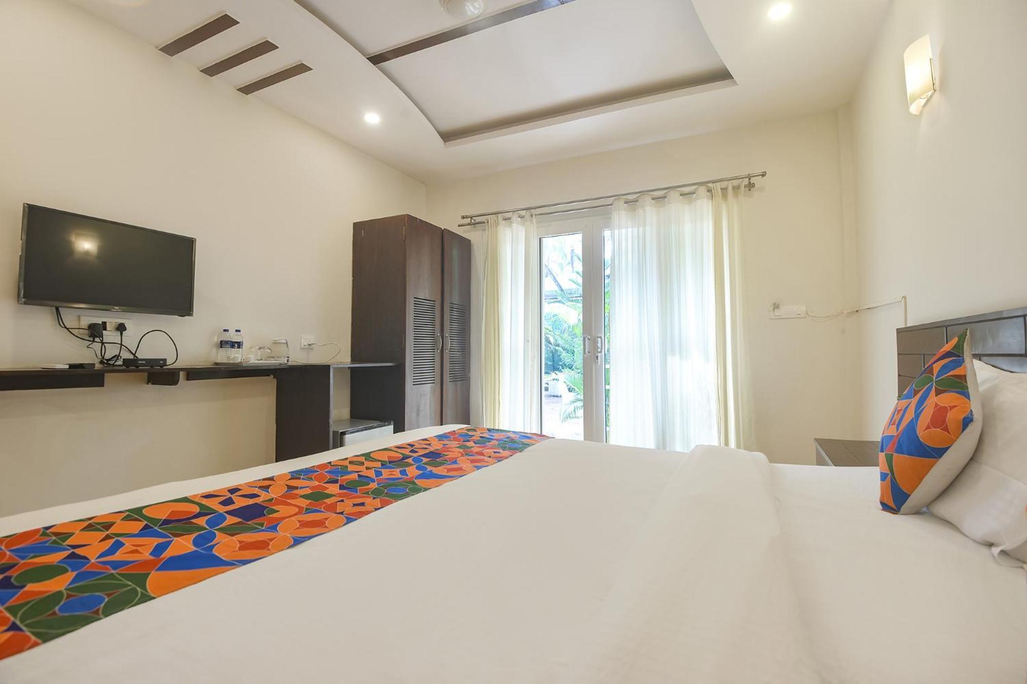 Fabhotel La Volga - Nr Morjim Beach Luaran gambar